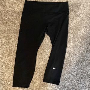 Women’s Nike Crop Athletic Leggings